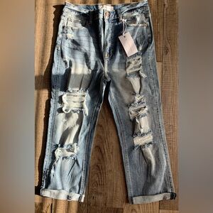 Risen high waisted straight leg crop stretch distressed jean. Junior size.NWT